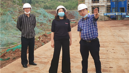 市國資委副主任張力到興學商務中心調(diào)研項目建設、疫情防控工作